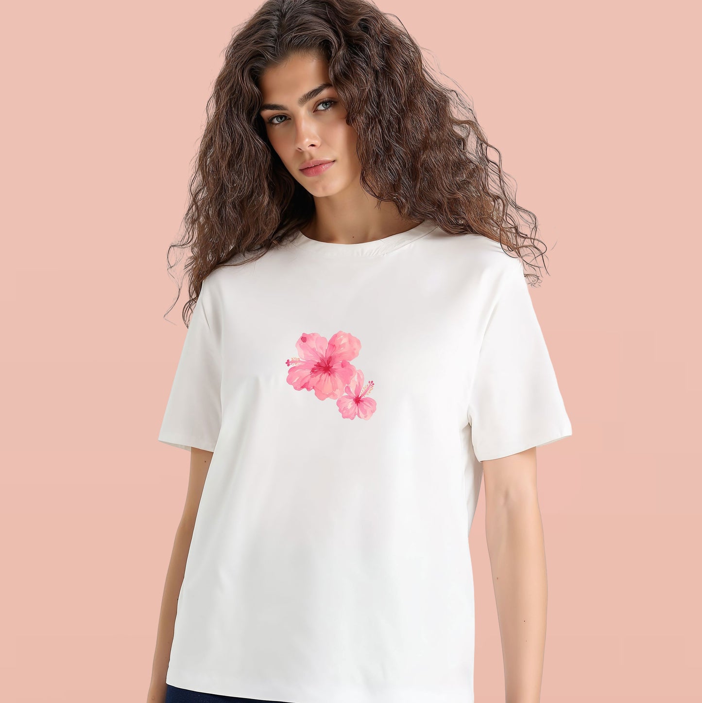 Feeling fresh in our new floral tee. Black/ White
