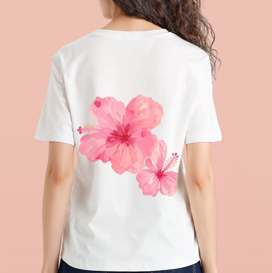 Feeling fresh in our new floral tee. Black/ White