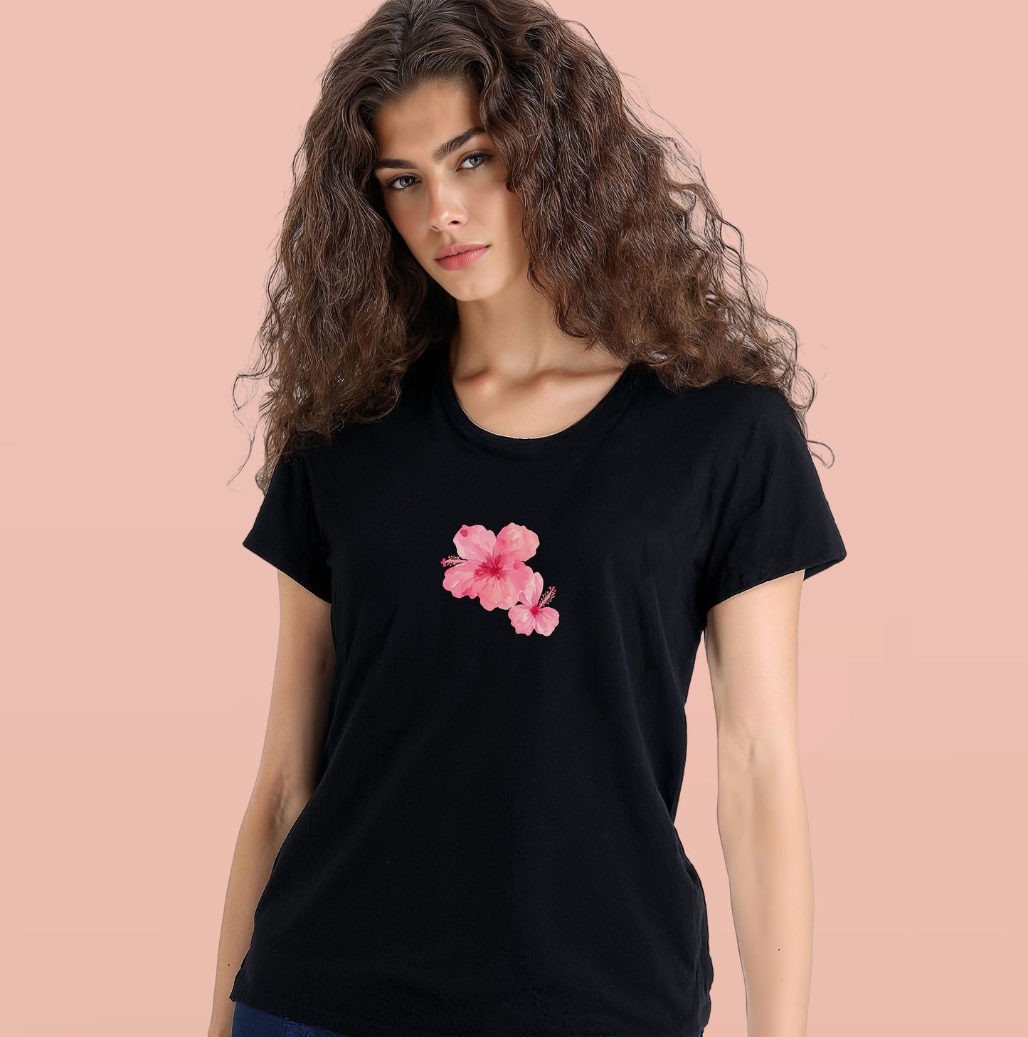 Feeling fresh in our new floral tee. Black/ White